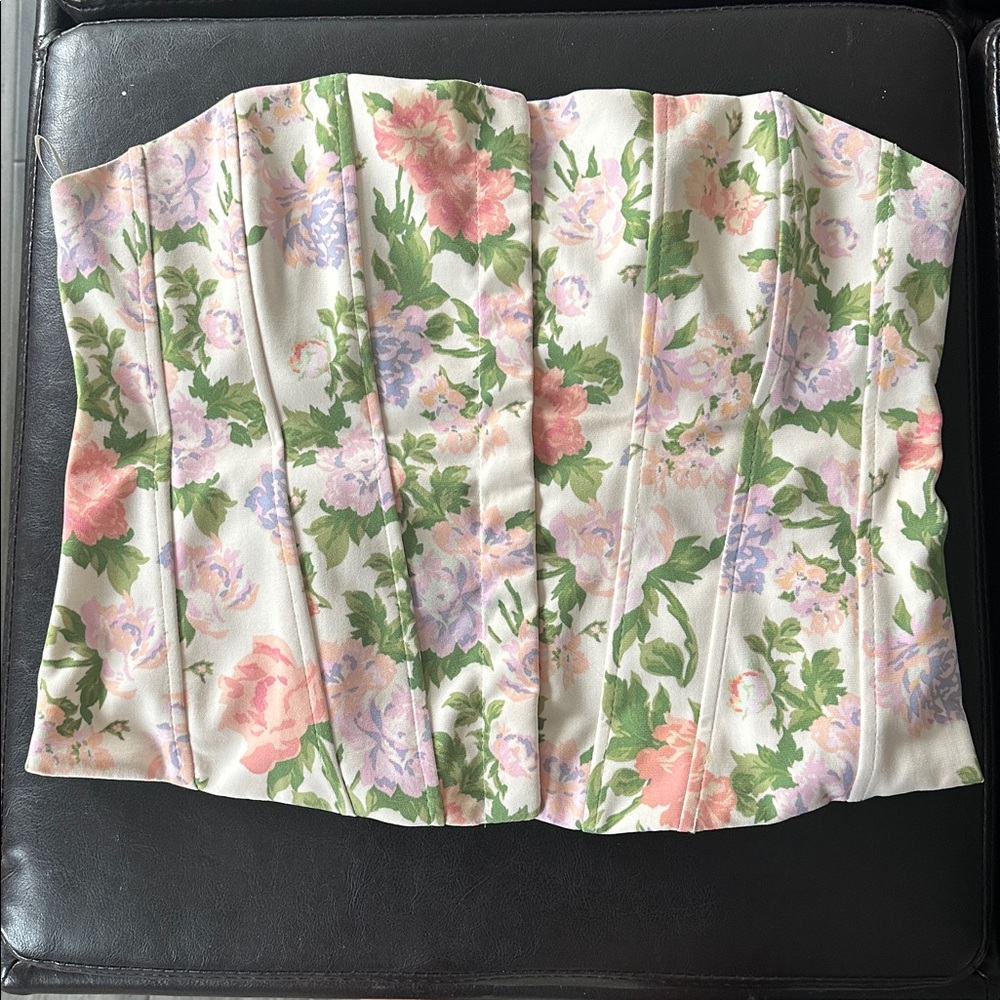 Zara Floral Bustier with Pink and Green
Like new, great condition, used once.